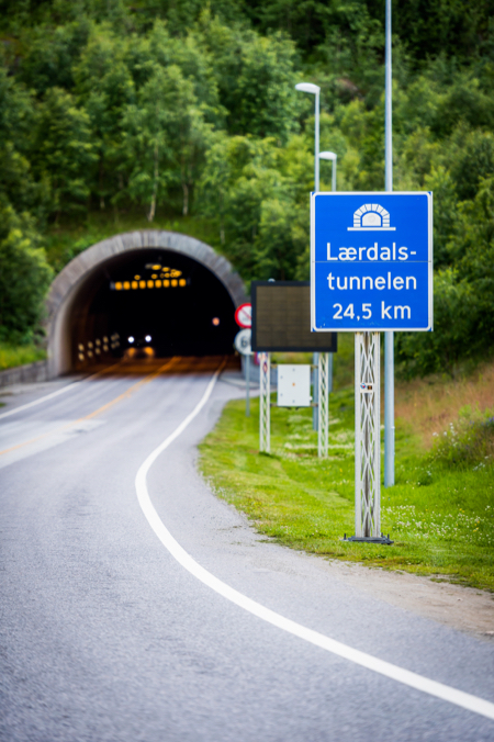 Mazda-CX3-Laerdal-Tunnel-2.jpg
